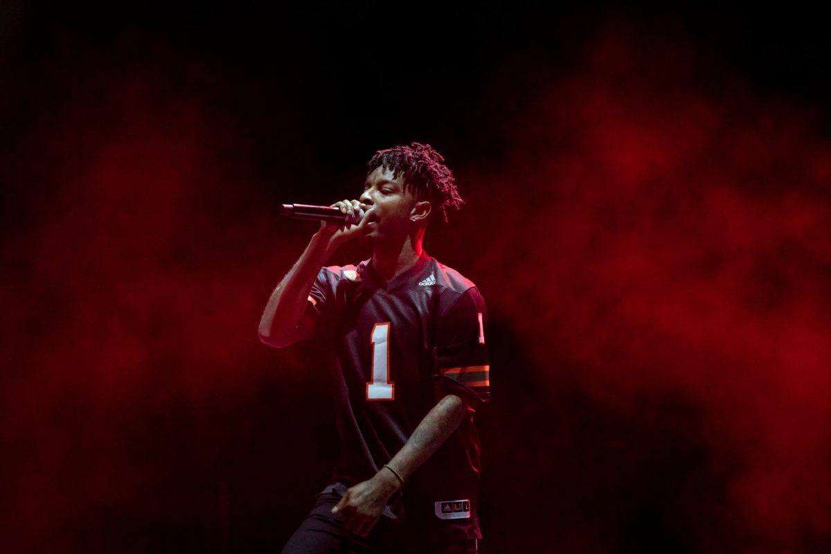 21 Savage's Blue Hair Stuns Fans at Concert - wide 6