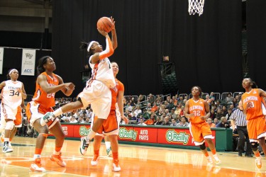 Junior Riquna Williams shoots the ball during Friday night's 77-48 victory over Clemson at the BankUnited Center. Williams finished with a team-high 29 points // Christina De Nicola