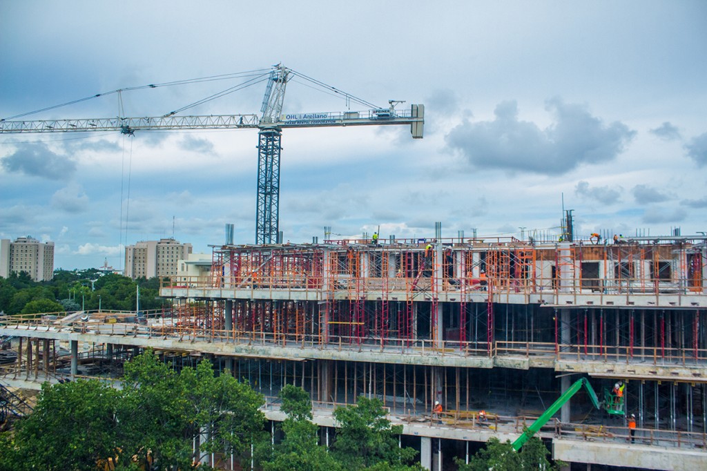 Construction of the Lennar Foundation Medical Center, located on the Coral Gables campus, makes headway as completion is projected for Fall of 2016. Shreya Chidarala // Staff Photographer