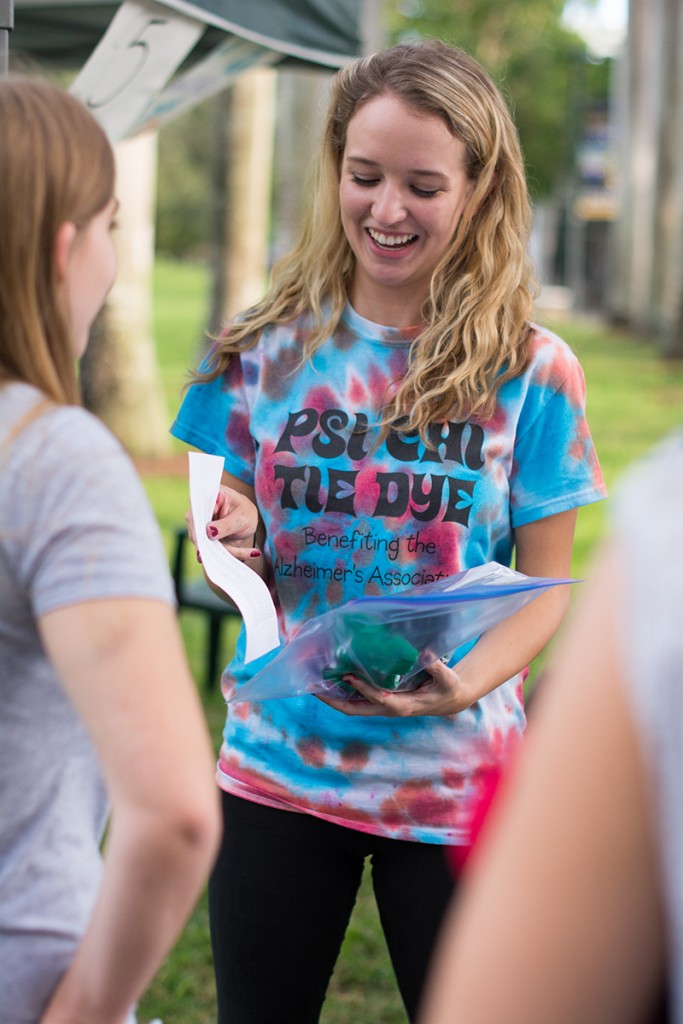 Sophomore Renata Correa organizes the Psi Chi International Honor Society's Tie Dye event on the Green Tuesday afternoon. Proceeds from the event were donated to the Alzheimer's Association. Alisha Kabir // Staff Photographer
