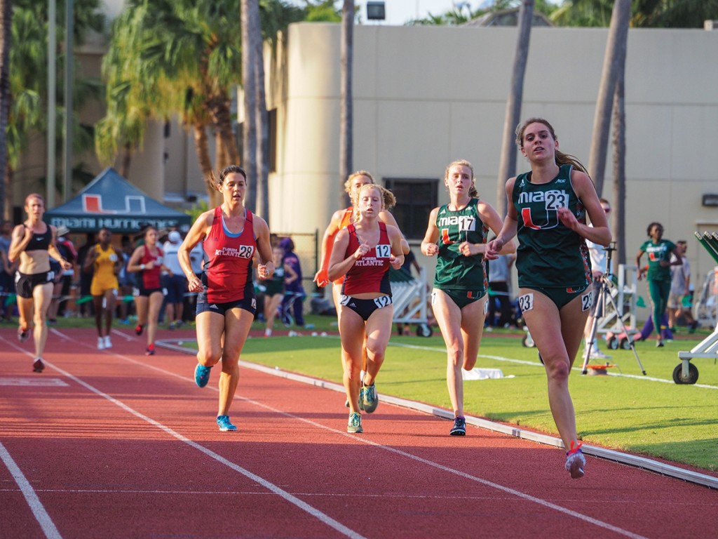 Freshman Anne Den Otter (23) runs the 5000m during the 2016 Hurricane Alumni Invitational hosted at Cobb Stadium Saturday afternoon. Den Otter won the women’s 5000m with a personal-best time of 18:14.36. Cody Sklar // Contributing Photographer