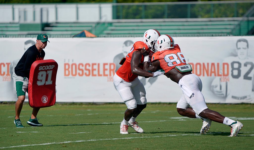 Junior tight end David Njoku (86) goes up against another player in football practice Friday morning at Greentree Practice Fields. Joshua White // Contributing Photographer