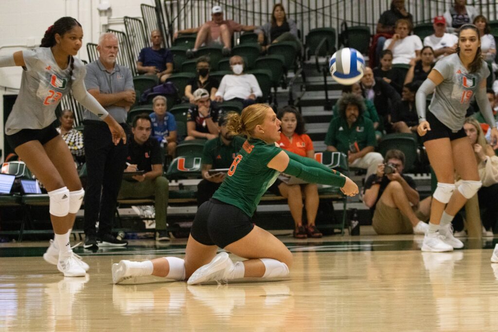 Sophomore libero Miliana Moisio dives to pass the ball to the fifth year settler Savannah Vach during the second set against FAU on August 28 at the Knight Sports Complex.