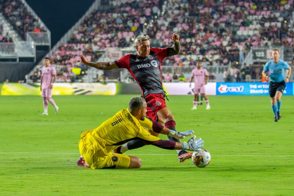 Miami goalkeeper Drake Callender makes a stop in the seventh minute of Inter Miami’s match versus Toronto FC at DRV PNK Stadium on Sept. 20, 2023.
