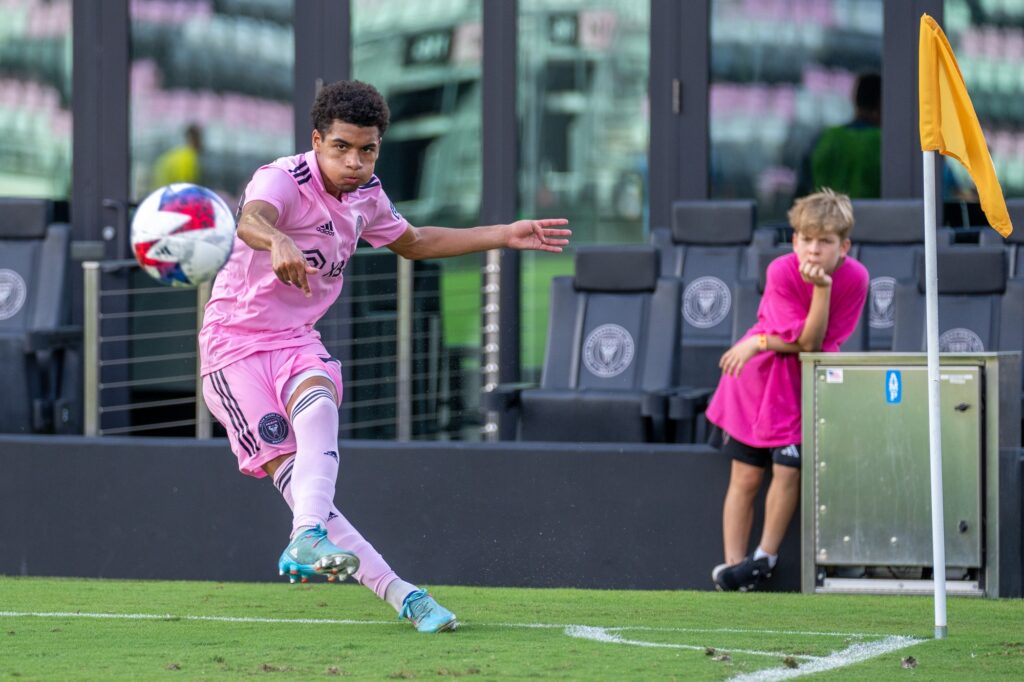 Miami midfielder Alejandro Flores takes a corner kick in the second half of Inter Miami II’s match versus New York City FC II at DRV PNK Stadium on Sept. 24, 2023.